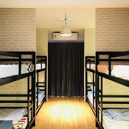 Wj Hostel Bangkok Esterno foto