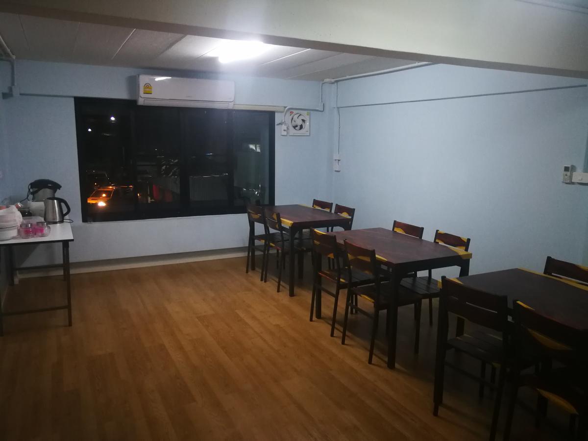Wj Hostel Bangkok Esterno foto