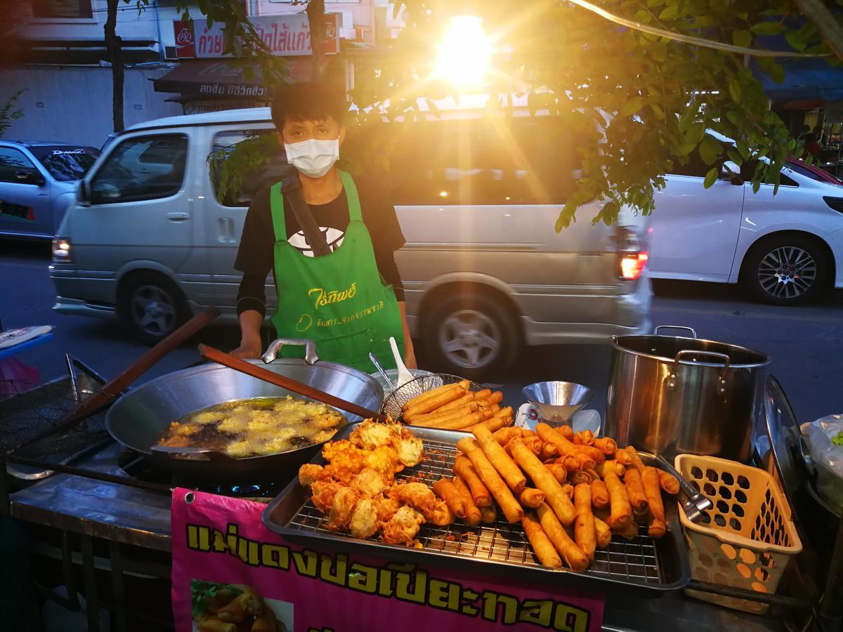 Wj Hostel Bangkok Esterno foto