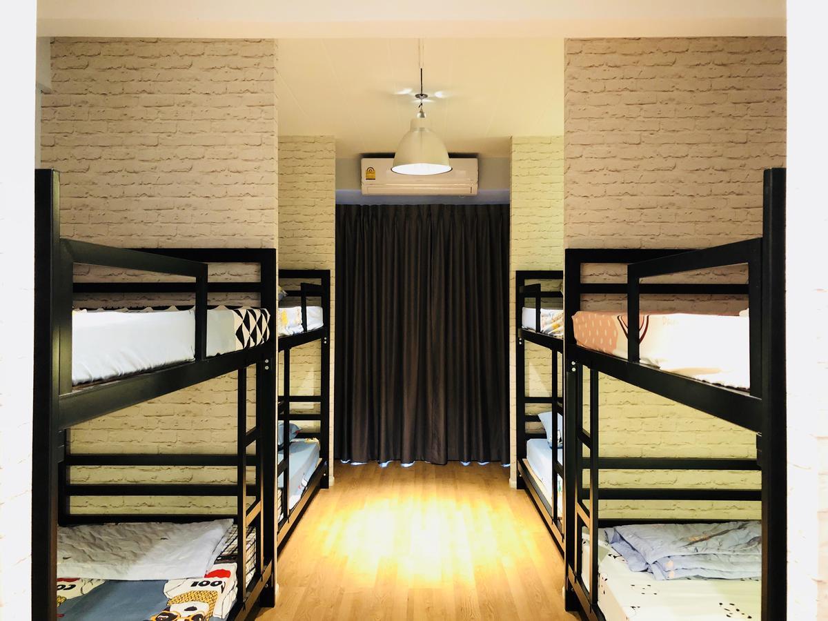 Wj Hostel Bangkok Esterno foto
