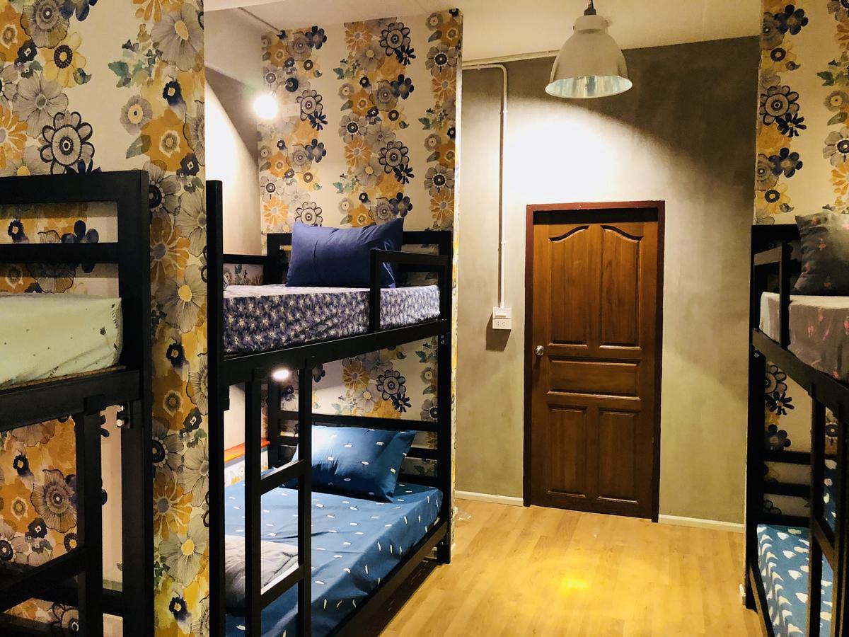 Wj Hostel Bangkok Esterno foto